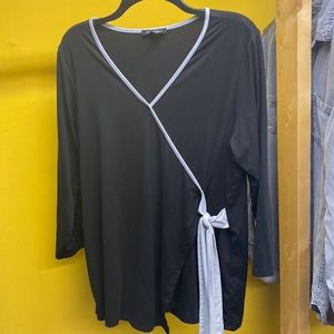 Roz & Ali l/s black tie front top 1X​​